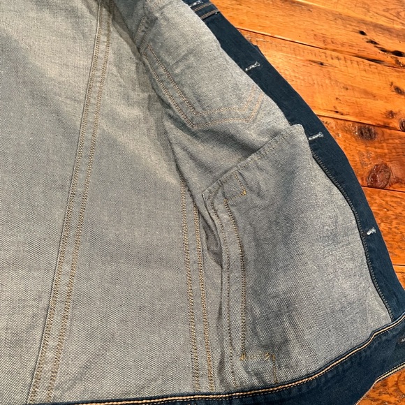 Ladies Levi’s Denim Jacket Size Medium - Picture 8 of 8